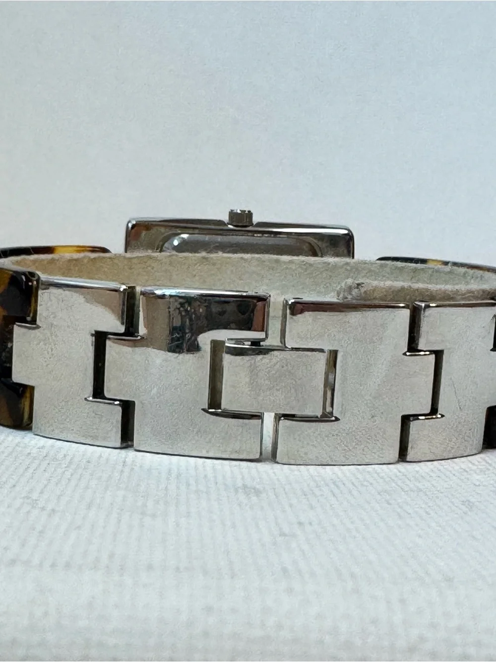 Vintage Merona Women's Polished Silver Acrylic Tortoise Link Bracelet Watch